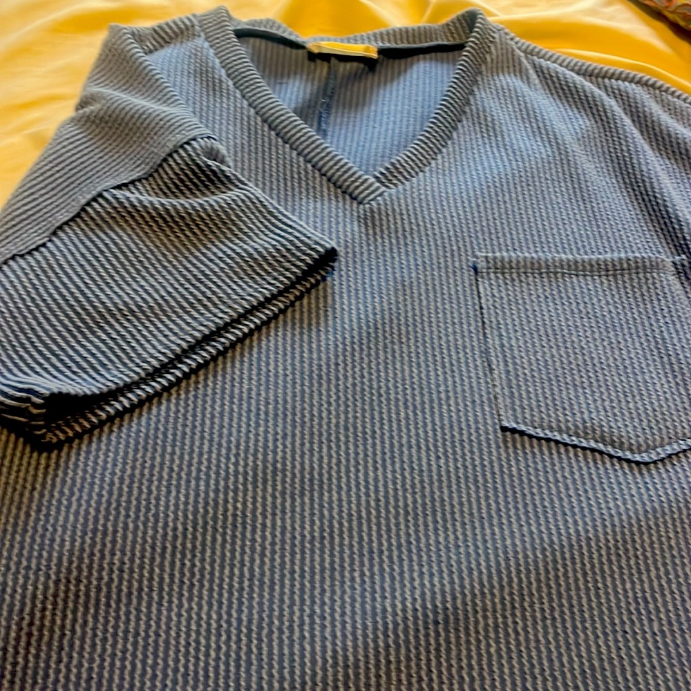 New Altar’d State short sleeved pullover … L